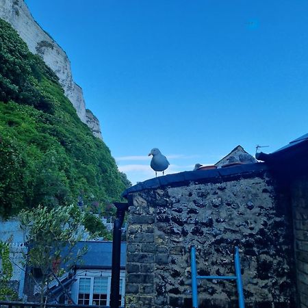 First And Last Youth Hostel Dover Luaran gambar
