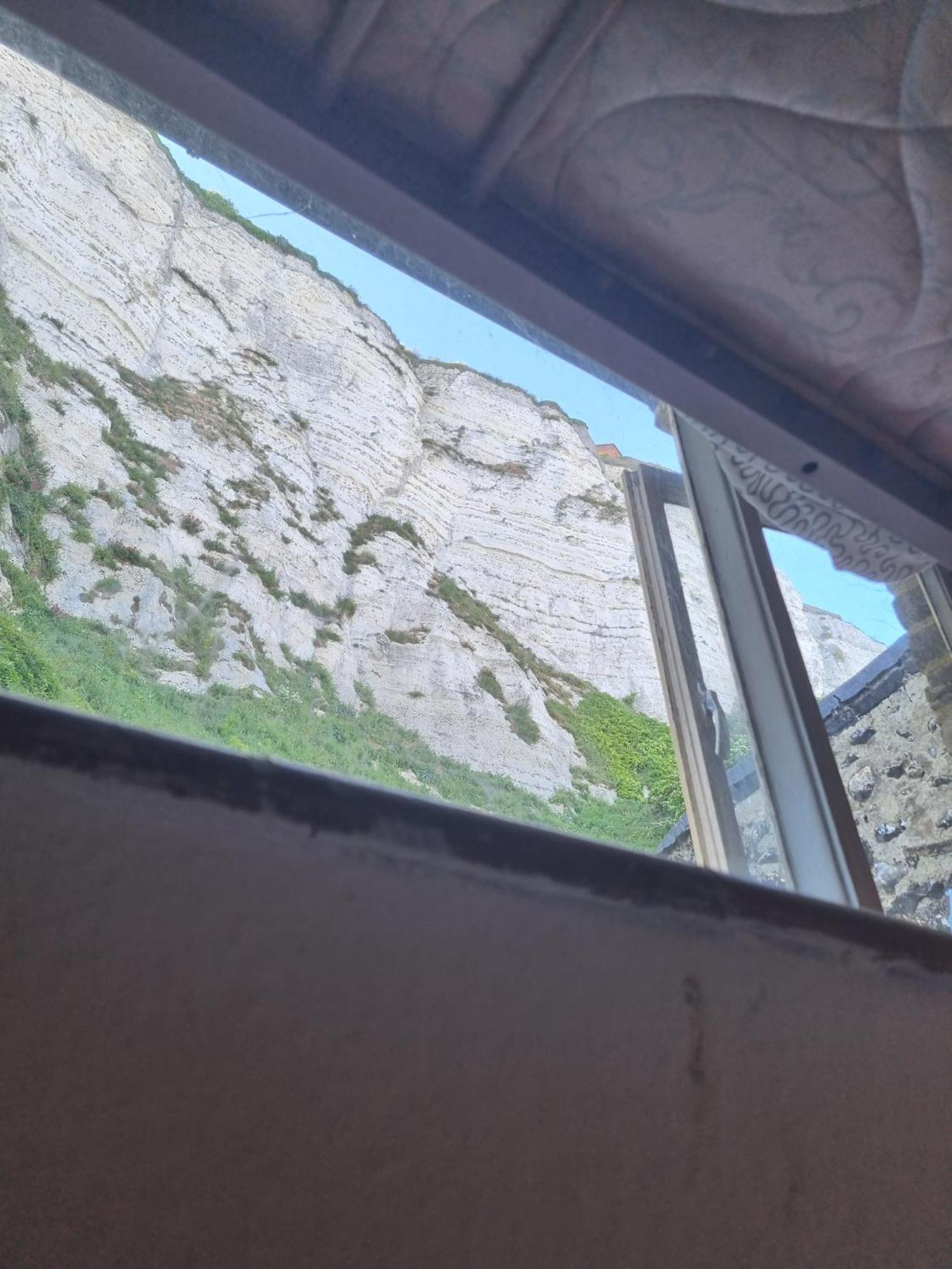 First And Last Youth Hostel Dover Luaran gambar