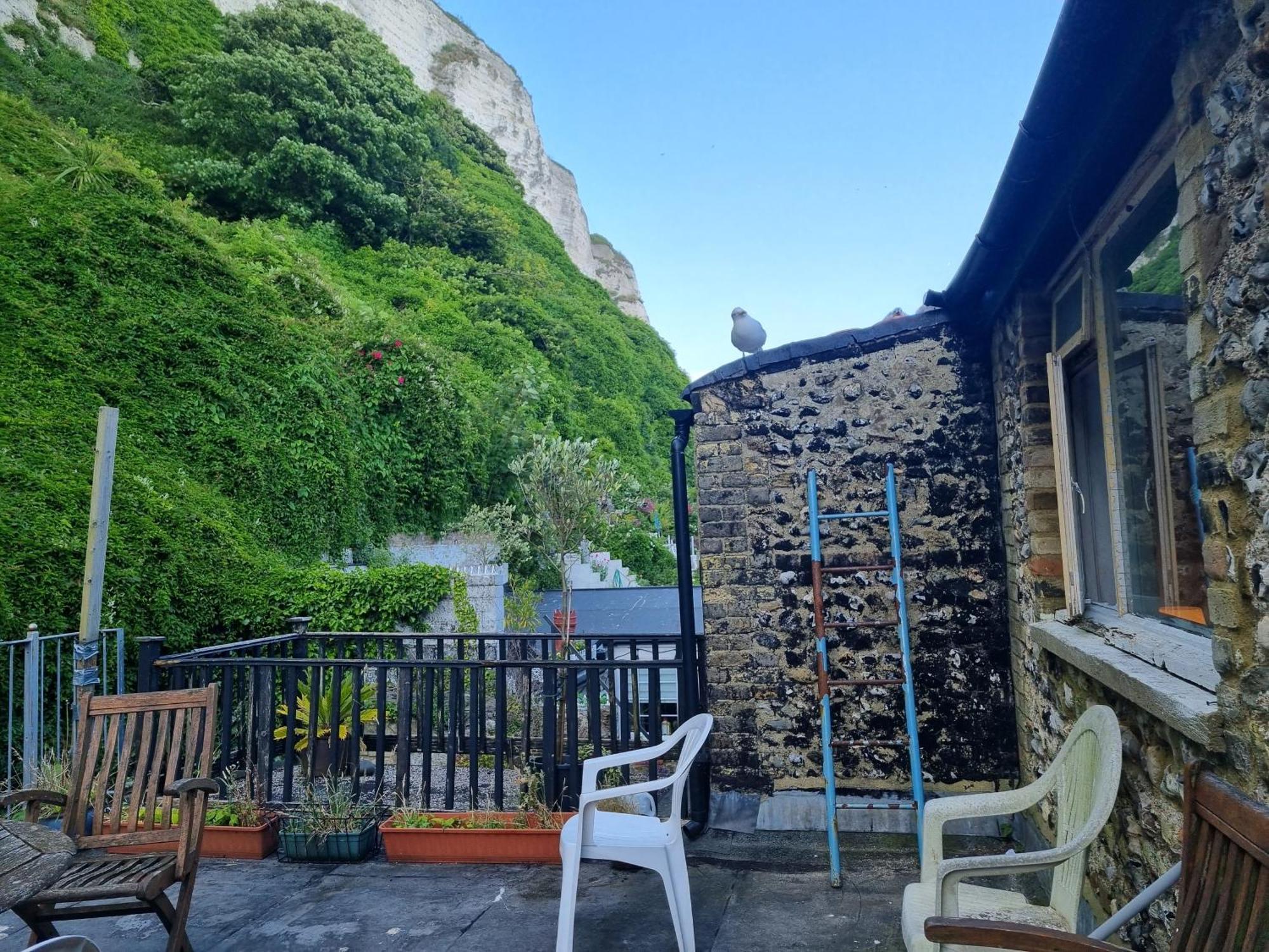 First And Last Youth Hostel Dover Luaran gambar