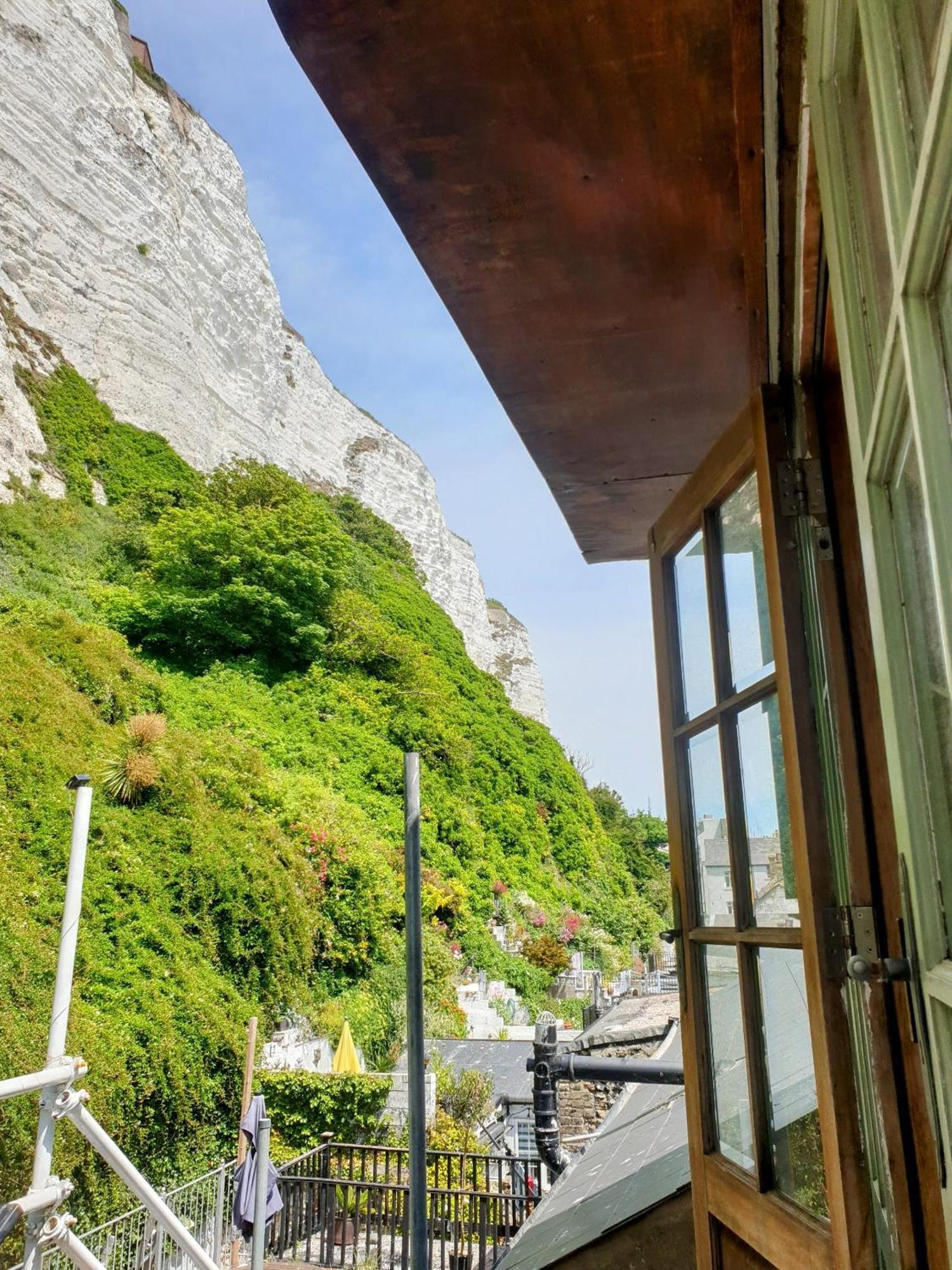 First And Last Youth Hostel Dover Luaran gambar